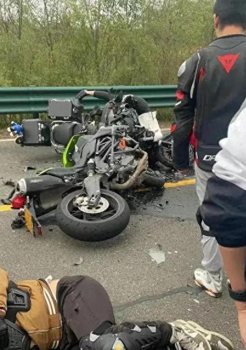 摩托车死亡飙车视频游戏截图