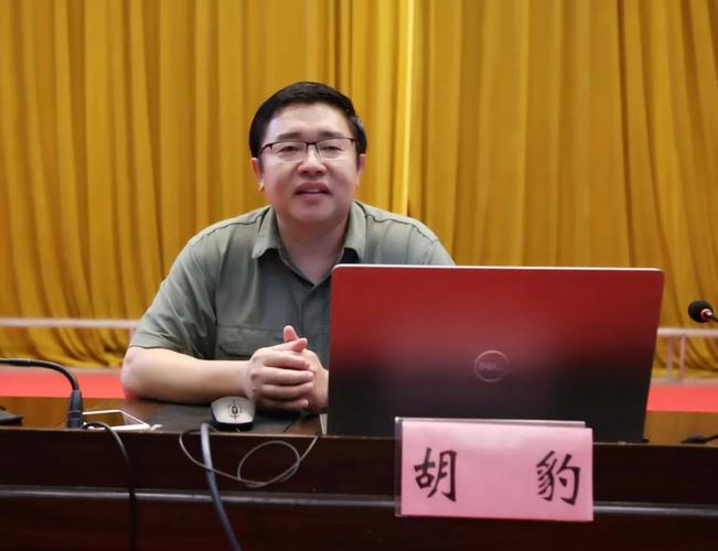 顶点财经胡豹