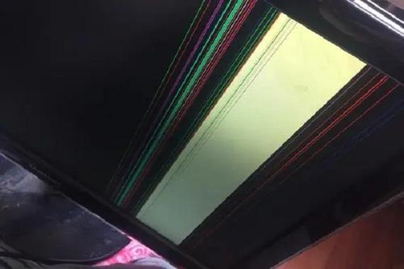 手机屏幕有条黑色的杠