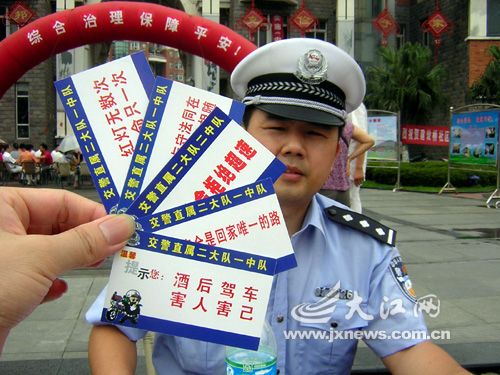 卡挂失了里面的钱还能取出来吗缩略图