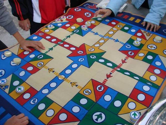 飞行棋飞虚线撞机规则游戏截图