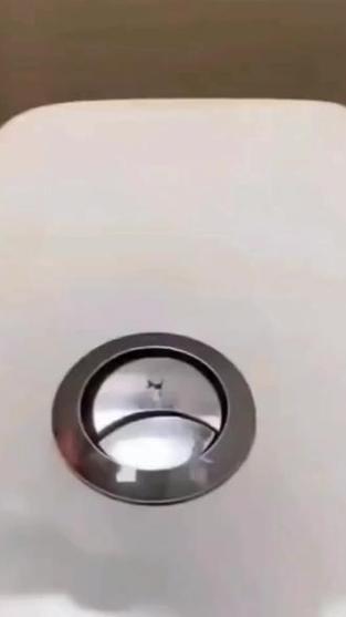 马桶冲水键按不动