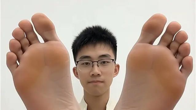 挠男生脚心固定脚趾和手图标