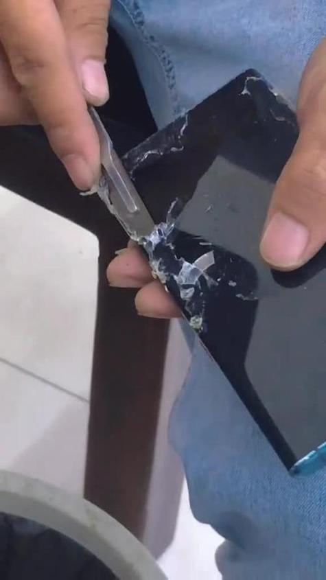 手机贴膜原膜要撕吗缩略图