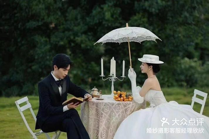 男摄影师喜欢女客户的表现