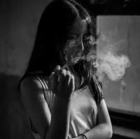 女人换黑白头像暗示什么截图