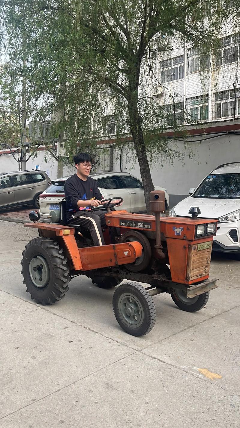 升级拖拉机图标