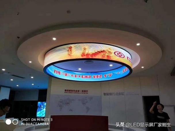 华为来电锁屏后显示只在屏幕顶部缩略图