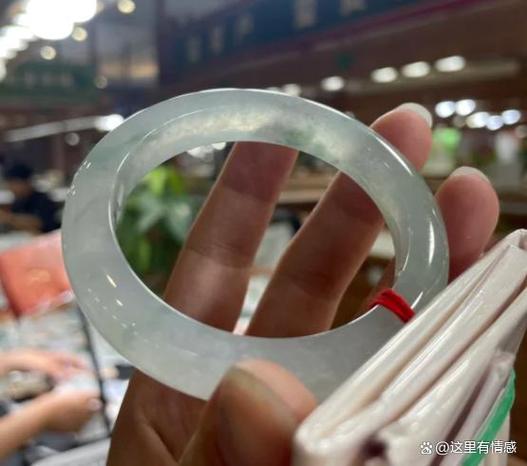 直播间300的翡翠手镯是真的吗图标