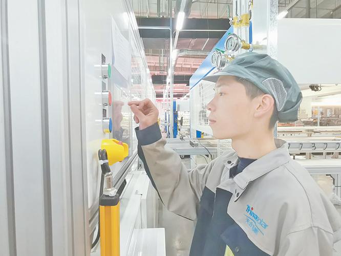 天合光伏客服电话截图