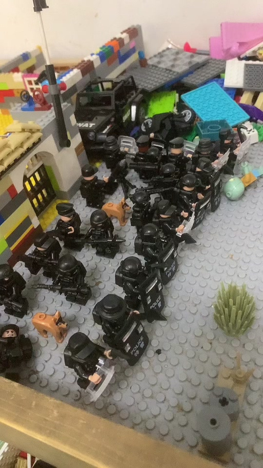 乐高特警打丧尸生化危机游戏截图