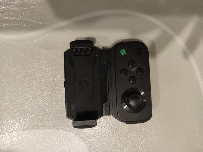 黑鲨游戏手柄3