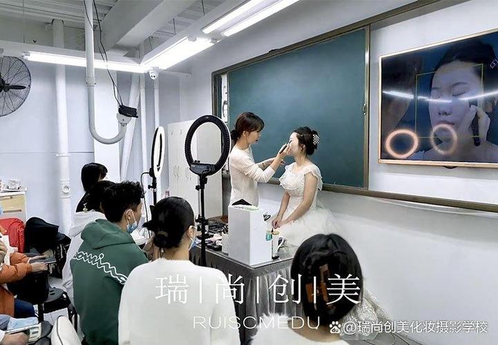 美妆学校正规学校排名游戏截图