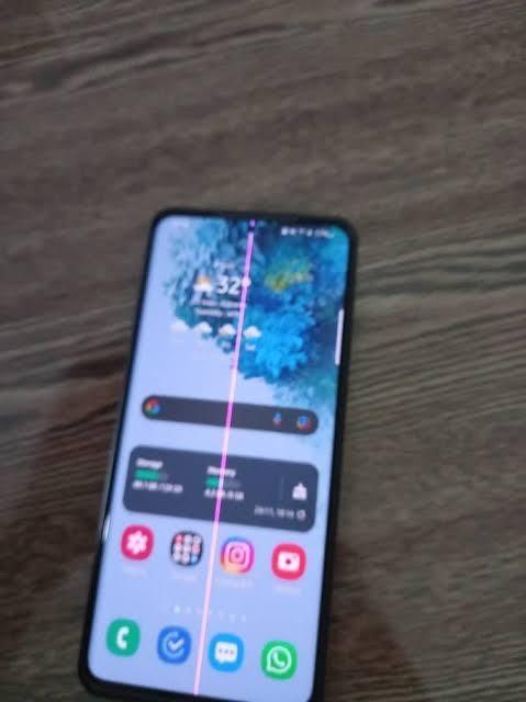 手机屏幕边缘有一条紫线缩略图