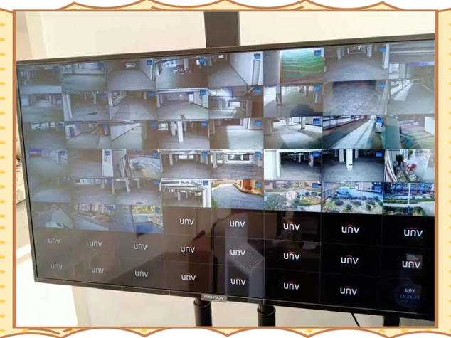 监控画面显示一大多小游戏截图