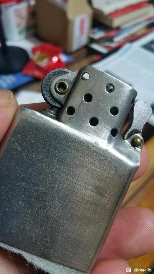 zippo打火机怎么更换火石