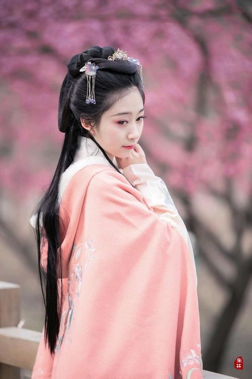 桃花聊天交朋友游戏截图