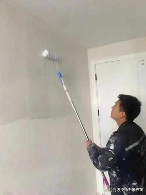 墙上乳胶漆脏了怎么擦干净