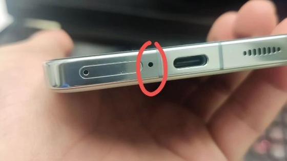 不小心捅了麦克风孔游戏截图