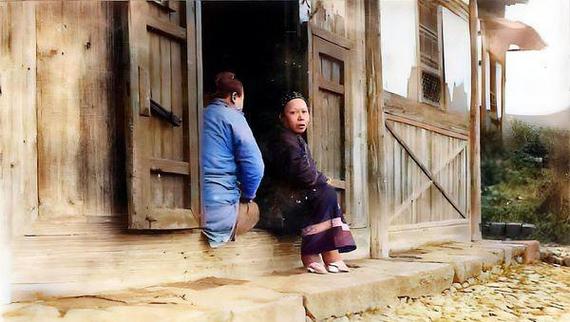 女生坐门槛上暗示什么截图