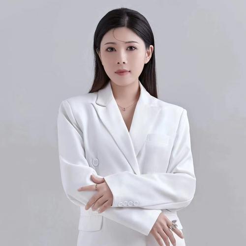 陌陌宣传广告的女人游戏截图
