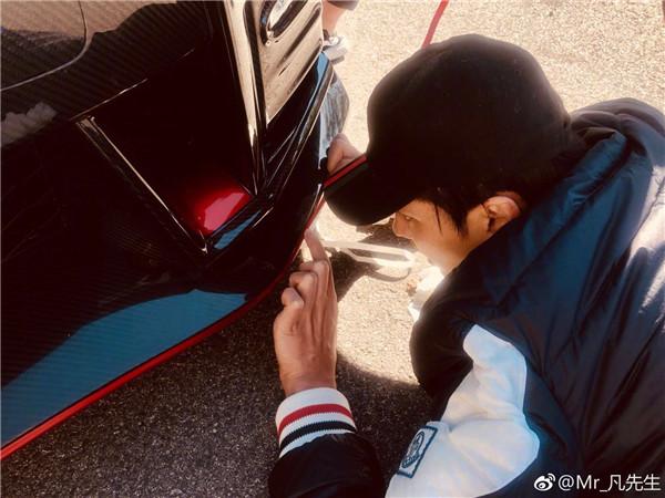吴亦凡晒车