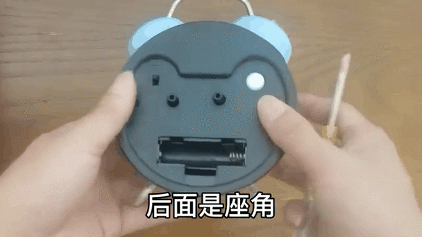闹钟拆解视频截图