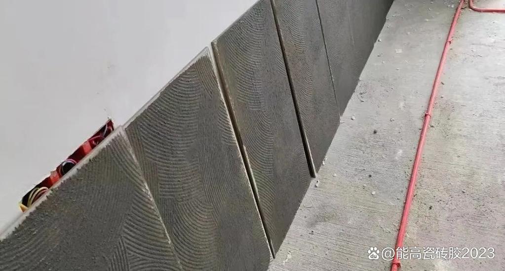 墙砖用瓷砖胶还需要涂背胶吗