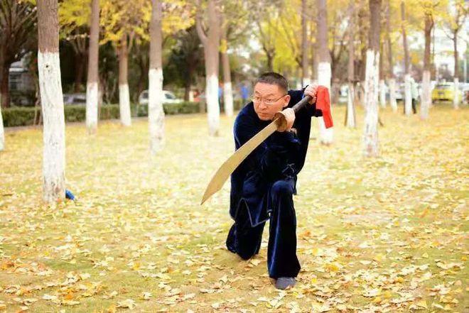 孔夫子挂腰刀什么意思截图