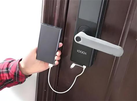 智能锁充电口在哪里缩略图
