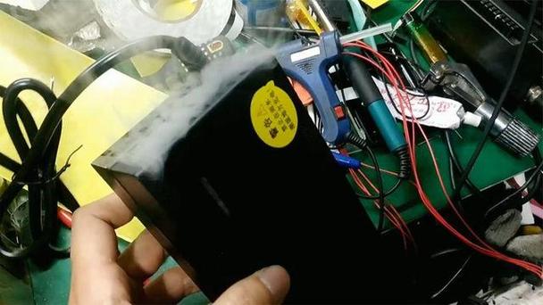 电动车充电器一插就爆缩略图