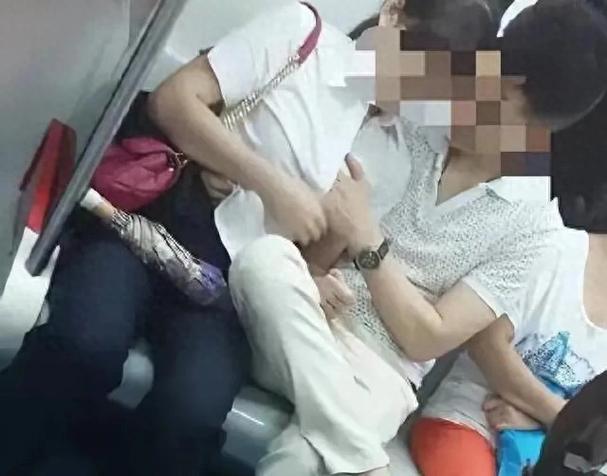 摸亲吻缩略图