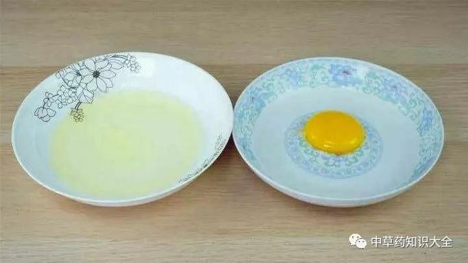 蛋清色配什么颜色好看截图