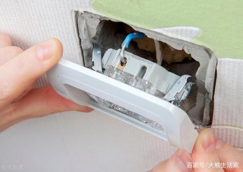 墙上插座松了用什么粘缩略图
