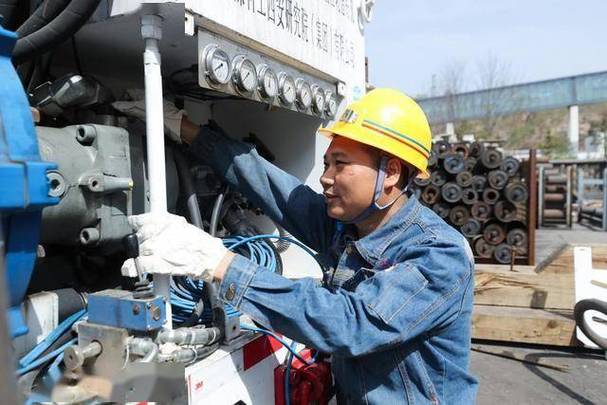 用什么可以拧开小螺丝