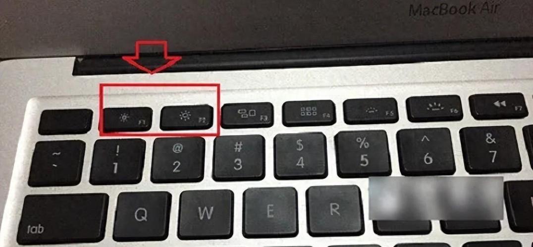 笔记本屏幕一半亮一半暗