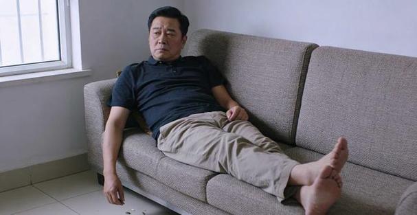 后爸对继女心动了的表现游戏截图