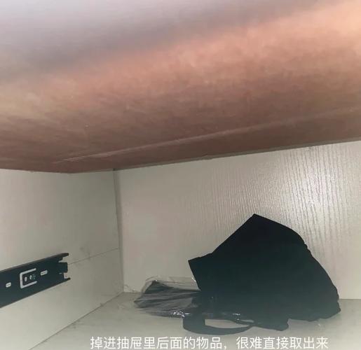 抽屉里面卡了东西拿不出来截图
