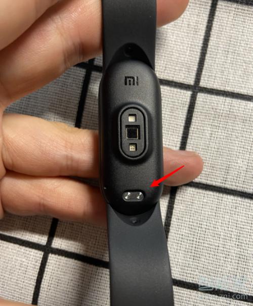 小米智能手环怎么充电