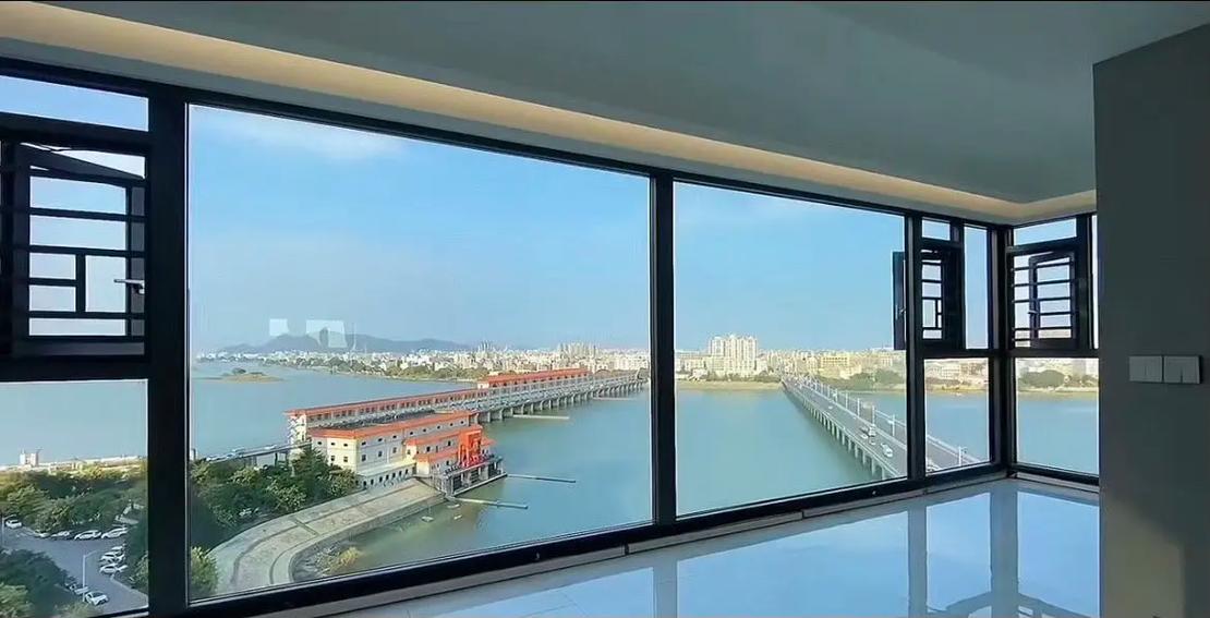 桌面底部打开的窗口不显示游戏截图