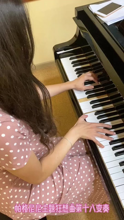 帕格尼尼主题狂想曲版 本