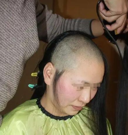 被强行剃了头发又剃了光头截图