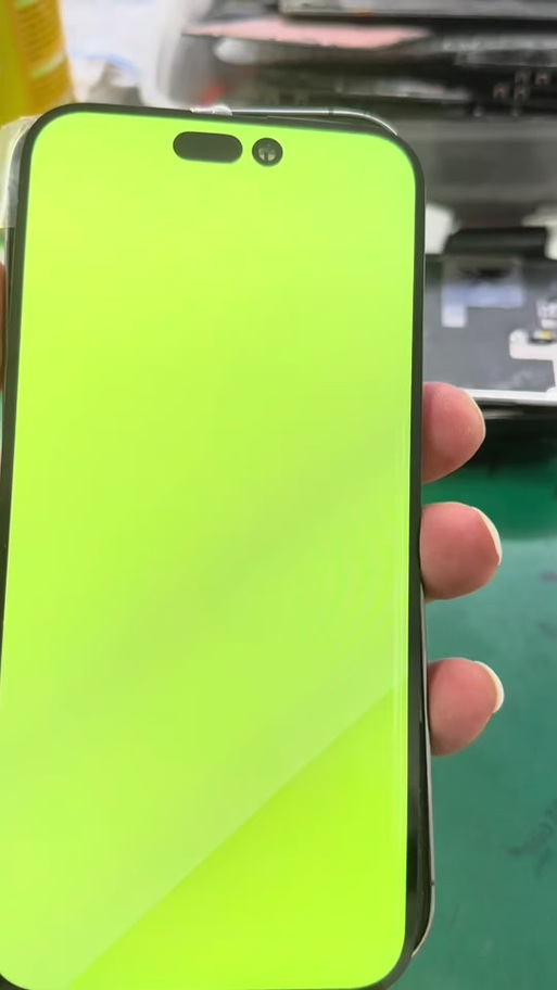 iphone屏幕绿色花屏