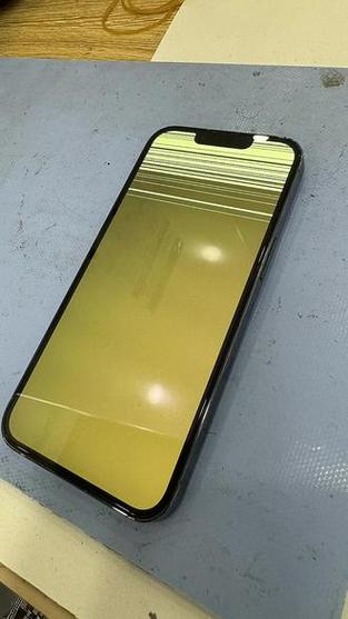 手机屏幕一边发黄缩略图