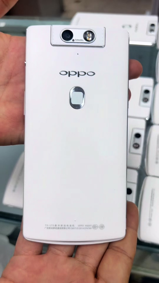 oppo后面3个摄像头是啥型号截图