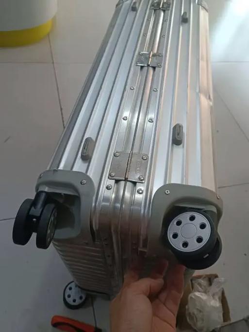 行李箱轮子更换视频缩略图