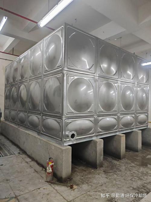 水箱盖怎么打开游戏截图