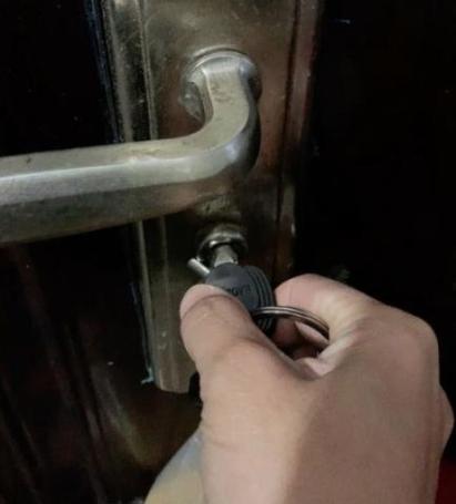 门钥匙生锈拔不出来