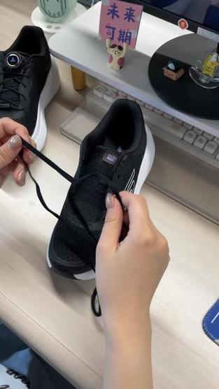 钮扣鞋带怎么更换鞋带缩略图