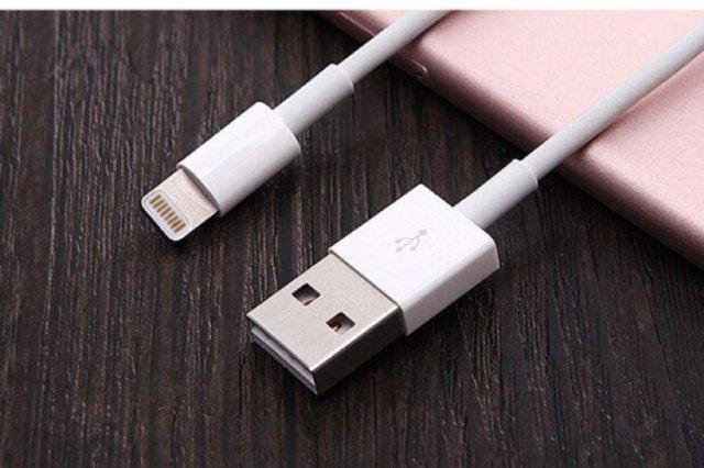 充电头原装,数据线不是原装游戏截图